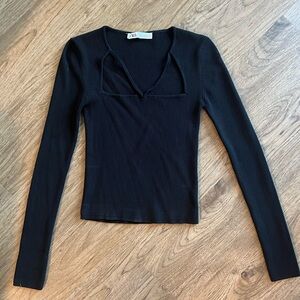 ZARA Black Ribbed Long Sleeve Cutout V-Neck Top Size M